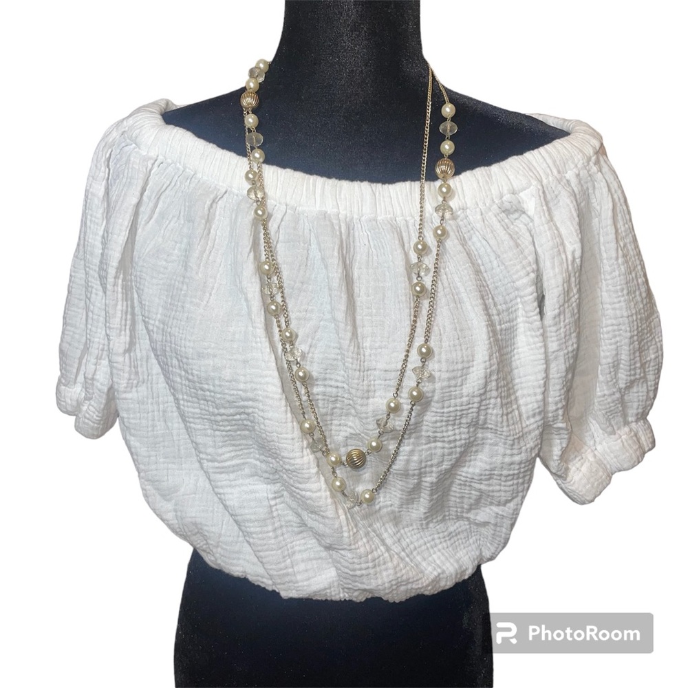 CUPCAKES & CASHMERE cropped off the shoulder top